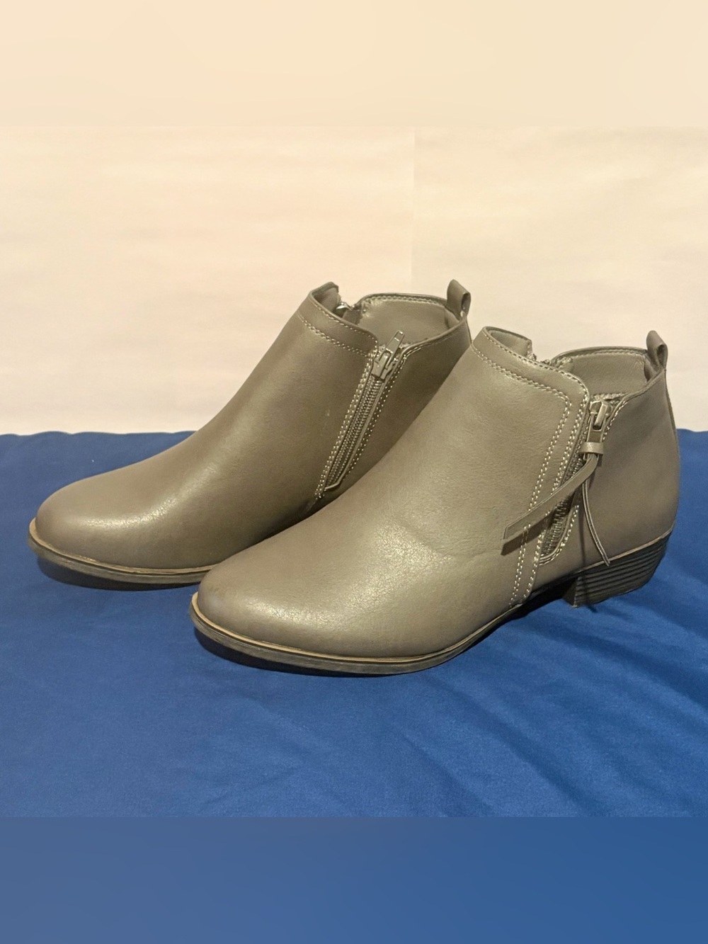 Sugar Truffle Women’s Grey Ankle Boots - Sz 8.5